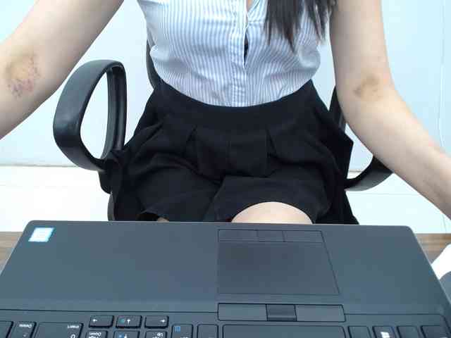 Lady-Young webcam