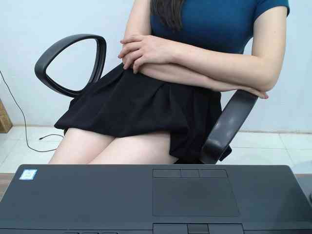 Lady-Young webcam