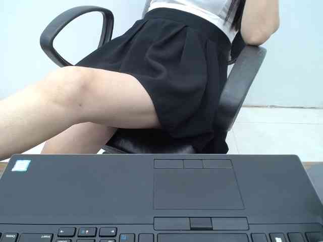 Lady-Young webcam