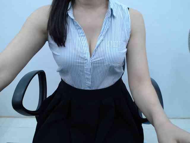 Lady-Young webcam