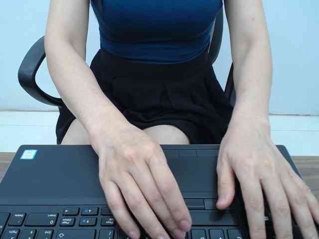 Lady-Young webcam