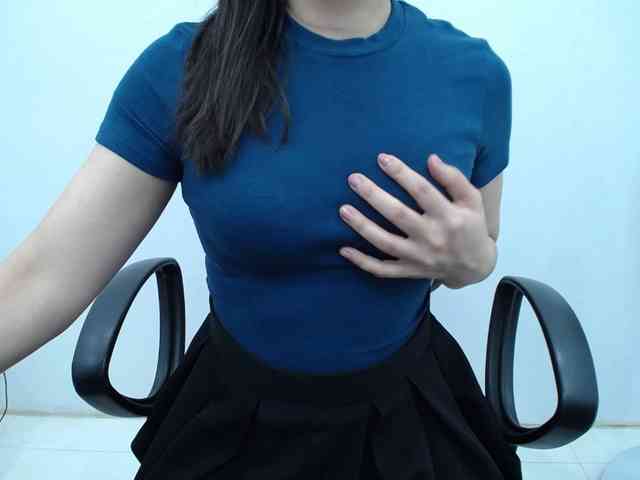 Lady-Young webcam