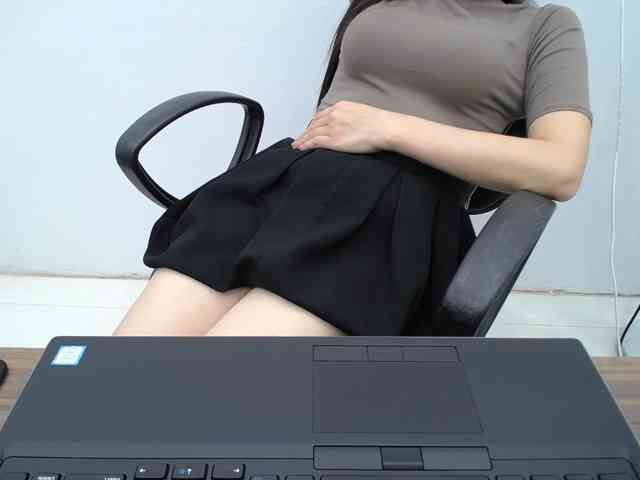 Lady-Young webcam