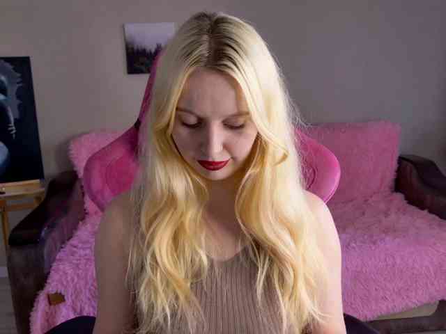 charming-blonde