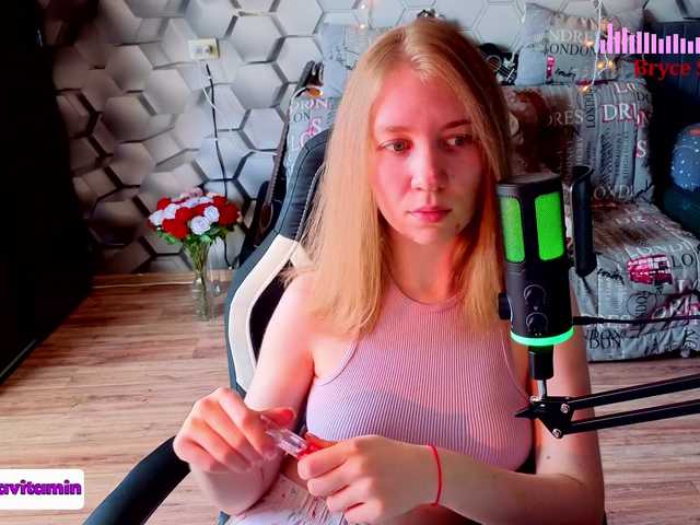 Vita-min-4ik live cam on BongaCams