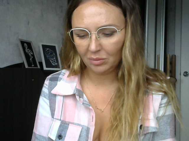 CuteFngelina, en directo ahora en BongaCams