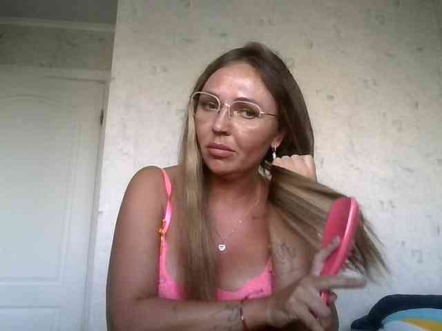 CuteFngelina Live Webcam on BongaCams