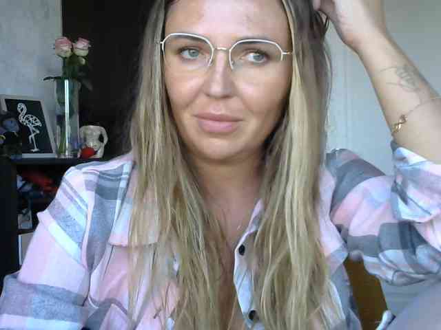 cuteangelina's live room