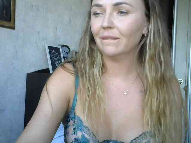 CuteAngelina webcam