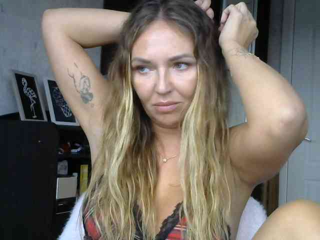 CuteAngelina webcam