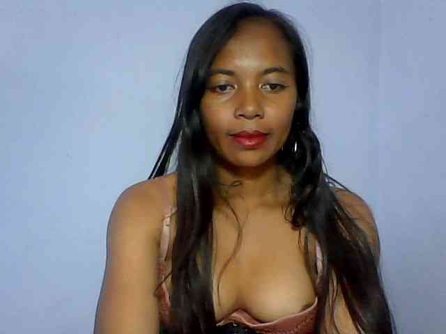 HotGirlvina25 webcam