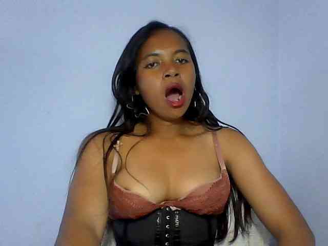 HotGirlvina25 webcam