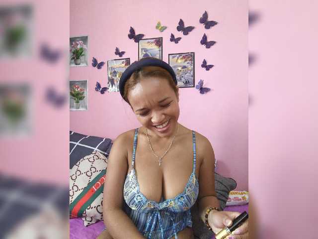 Vaninah live cam on BongaCams