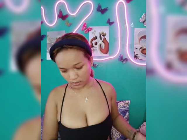 Vaninah live cam on BongaCams