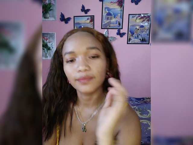 Vaninah live cam on BongaCams