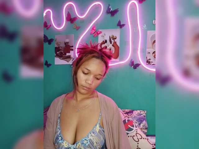 Vaninah live cam on BongaCams