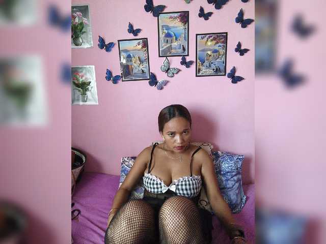 Vaninah live cam on BongaCams