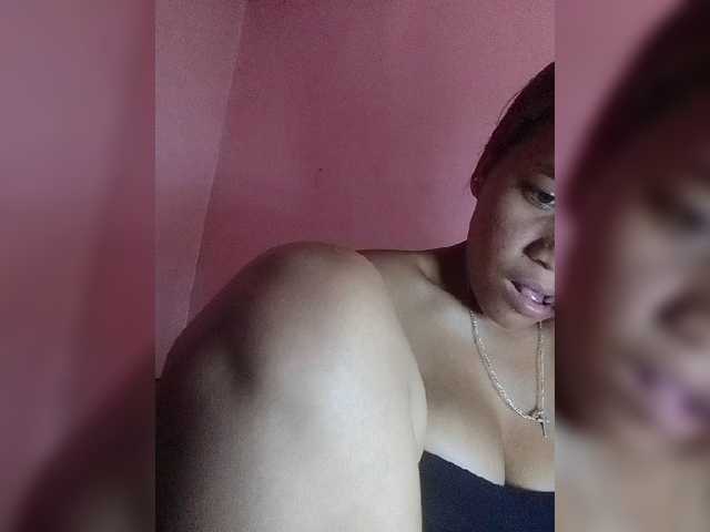 Vaninah live cam on BongaCams