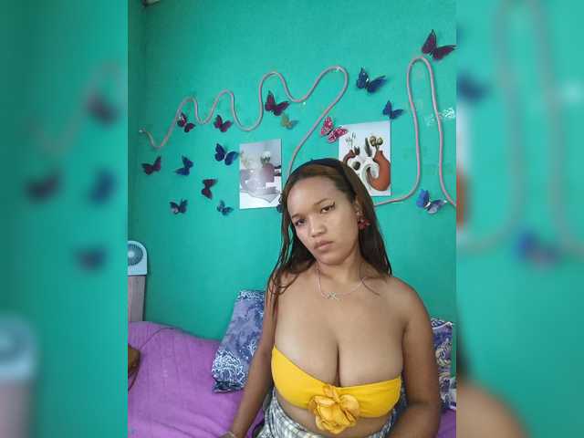 Vaninah live cam on BongaCams