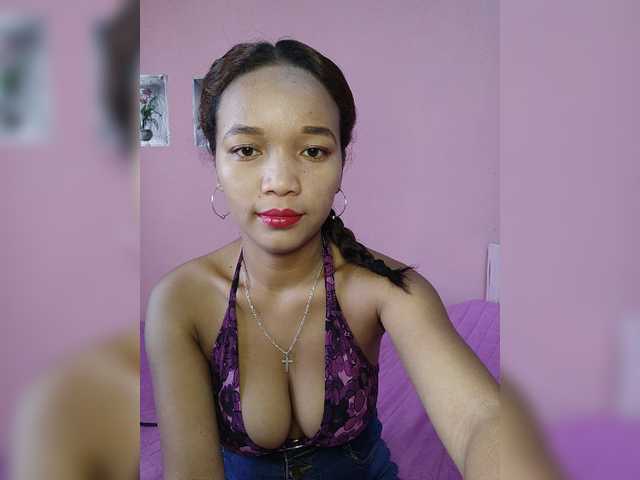 Vaninah live cam on BongaCams
