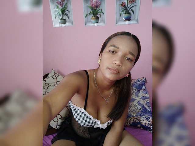 Vaninah live cam on BongaCams