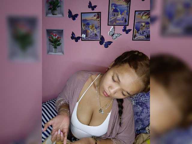 Vaninah live cam on BongaCams