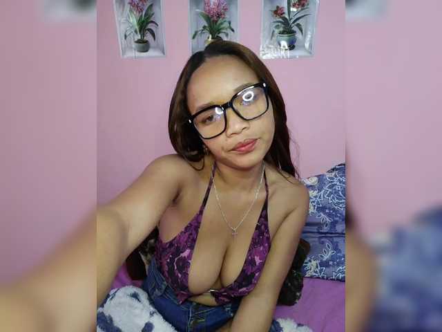 Vaninah live cam on BongaCams