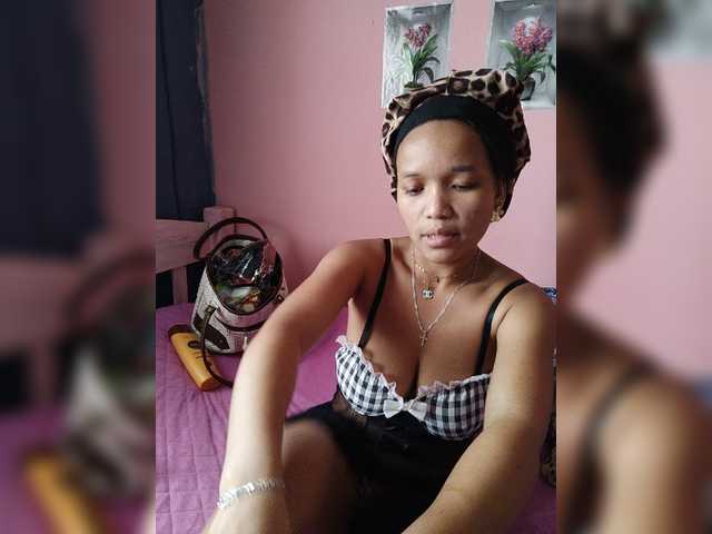 Vaninah live cam on BongaCams