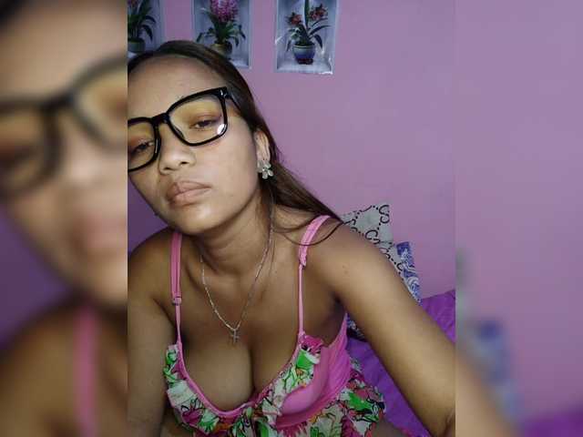 Vaninah live cam on BongaCams
