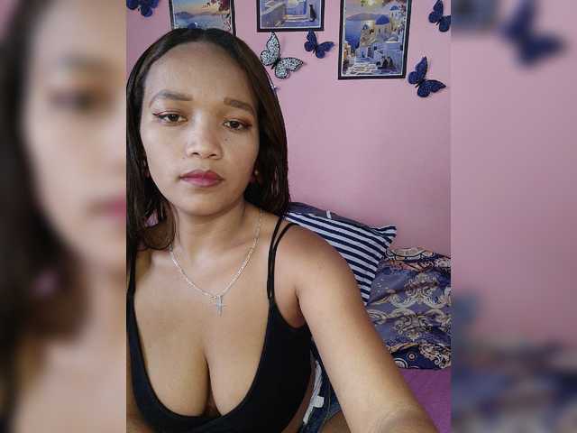Vaninah live cam on BongaCams