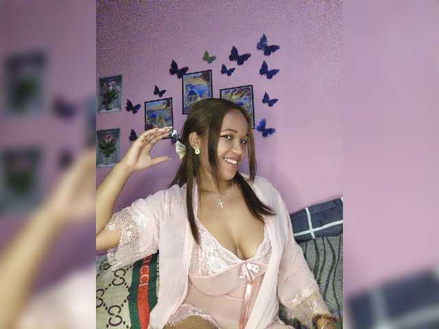Vaninah live cam on BongaCams