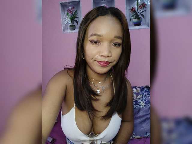 Vaninah live cam on BongaCams