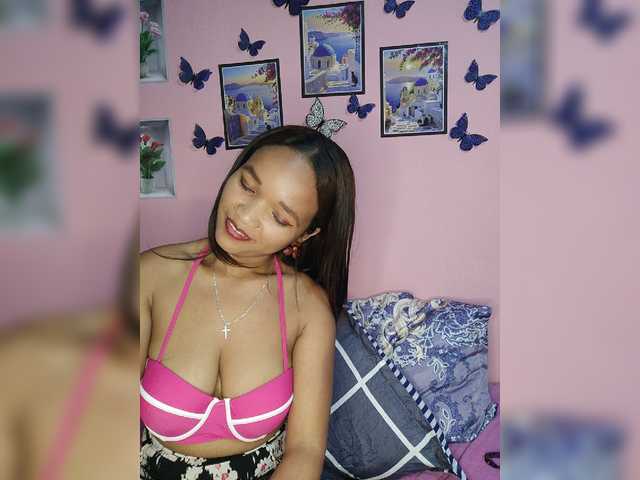Vaninah live cam on BongaCams