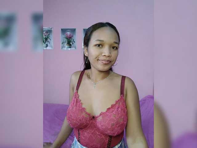 Vaninah live cam on BongaCams