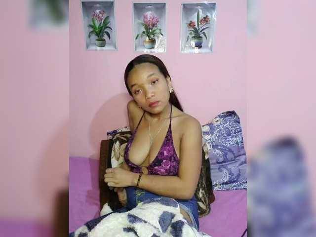Vaninah live cam on BongaCams