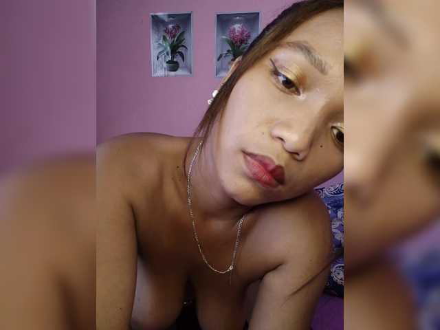 Vaninah live cam on BongaCams