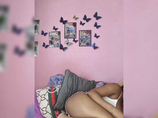 Vaninah live cam on BongaCams