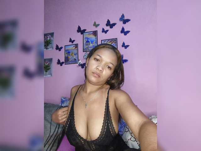 Vaninah live cam on BongaCams