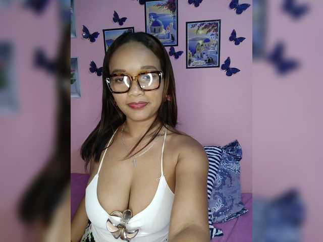 Vaninah live cam on BongaCams