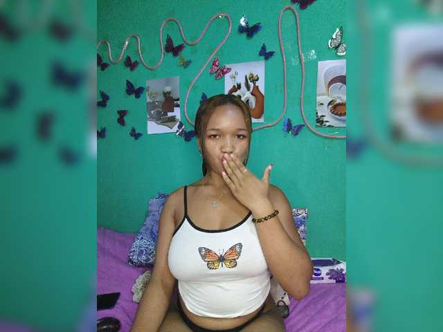Vaninah live cam on BongaCams