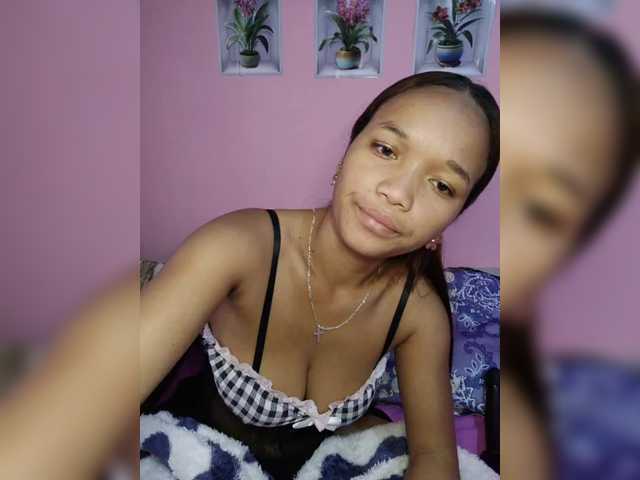 Vaninah live cam on BongaCams