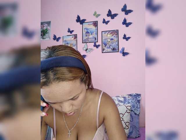 Vaninah live cam on BongaCams
