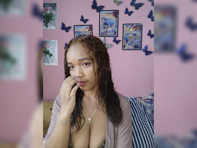Vaninah live cam on BongaCams