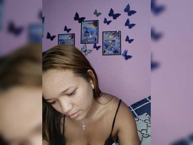Valentina22 live cam preview