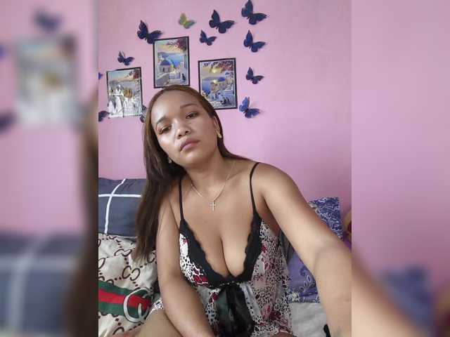 Vaninah live cam on BongaCams