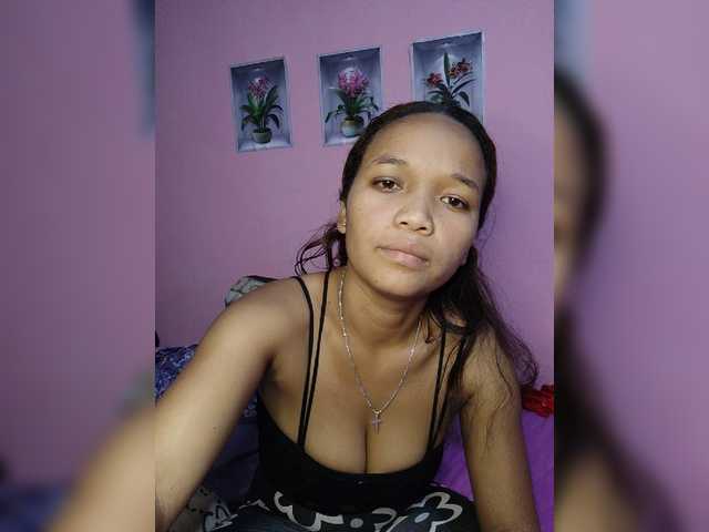 Vaninah live cam on BongaCams