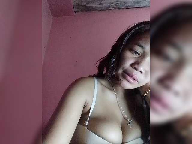 Vaninah live cam on BongaCams