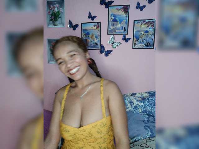 Vaninah live cam on BongaCams