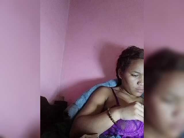 Vaninah live cam on BongaCams