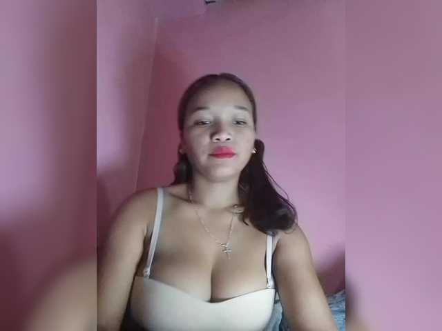 Vaninah live cam on BongaCams